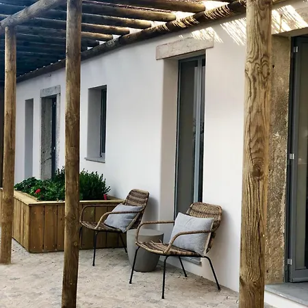 Charming Design House In With Garden - 43 Montijo