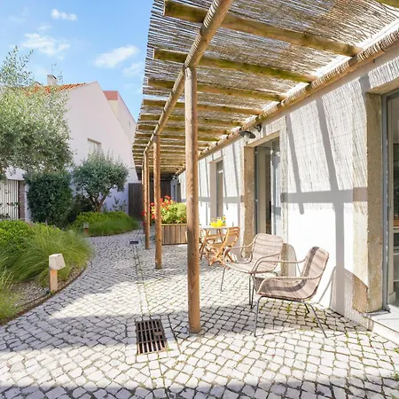 Charming Design House In With Garden - 43 Montijo